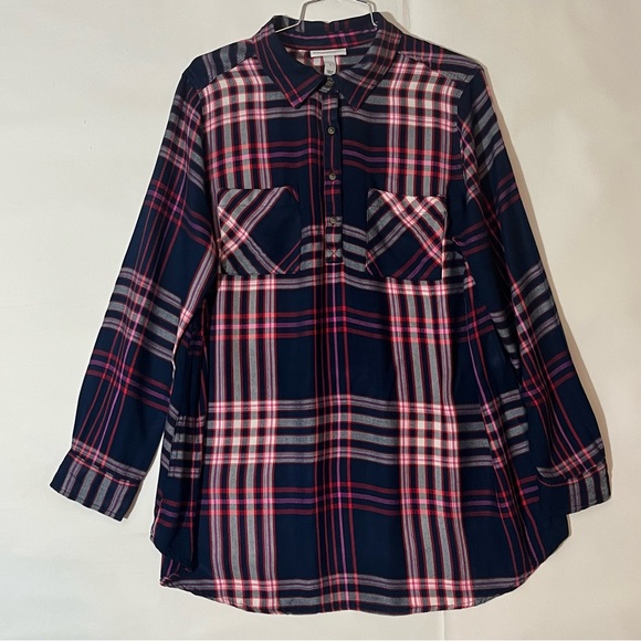Maternity Liz Lange Button Down Shirt - Picture 1 of 7